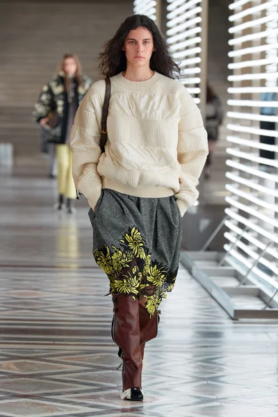 Look 17